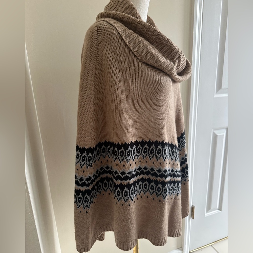Sweater Poncho- One Size - Picture 4 of 7